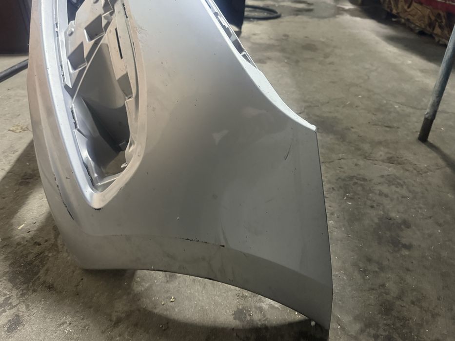 Продам бампер Передний на гранту фл