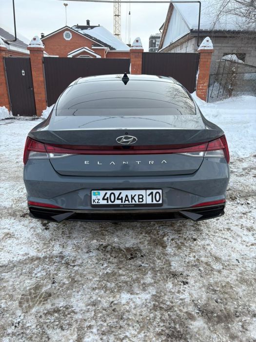 Продаётся Hyundai Elantra 2021 года.