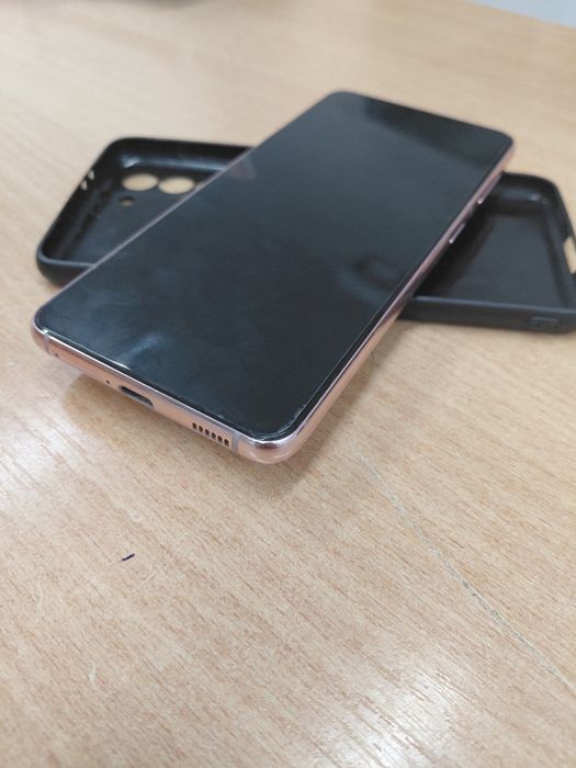 Продаю срочно самсунг с21