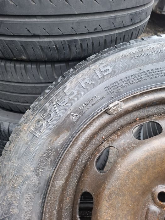 Vand 4 roti R 15 ford focus focus 2 merg si pe facelift au anvelope