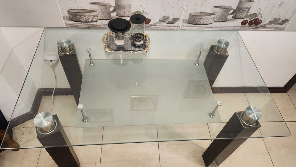 Vând 2 mese din sticla