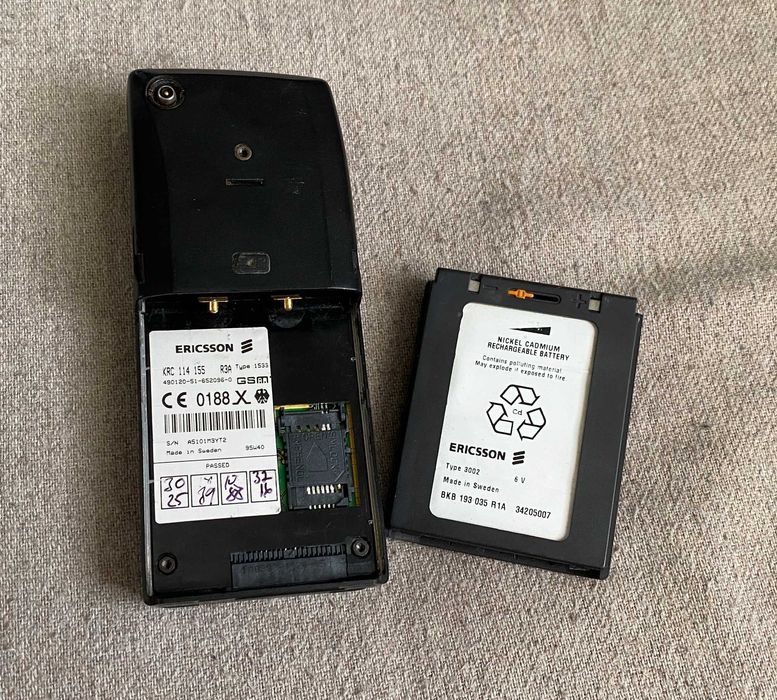Telefon Ericsson GF198 GSM 900 din 1993 - nu porneste - colectie