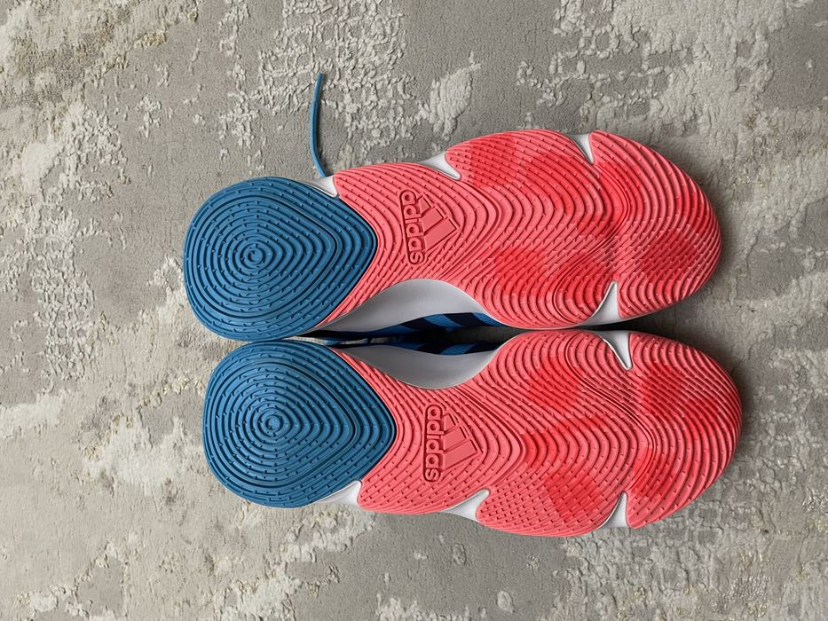 Игровые кроссовки Adidas