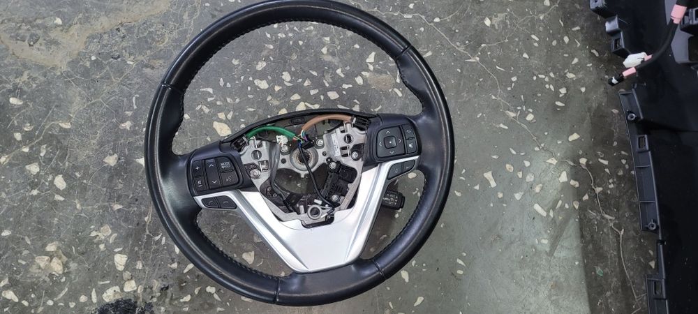 Продам руль от toyota highlander  50