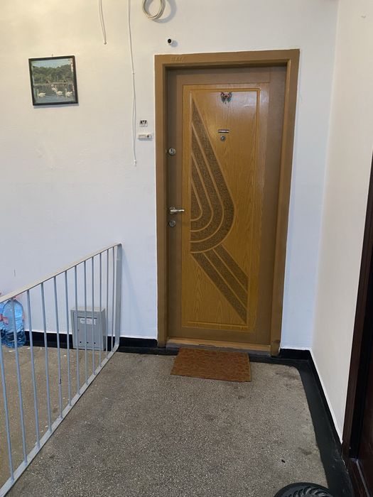 Vind apartament cu 3 camere decomndate