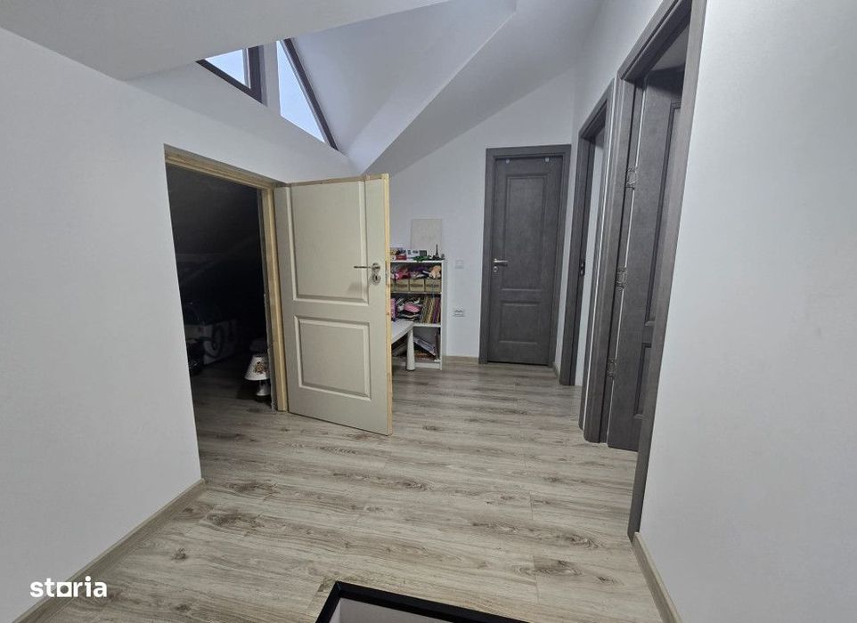 3 dormitoare,2 bai,bucatarie inchisa,pe 2 niveluri V.LupuluiCod:160956