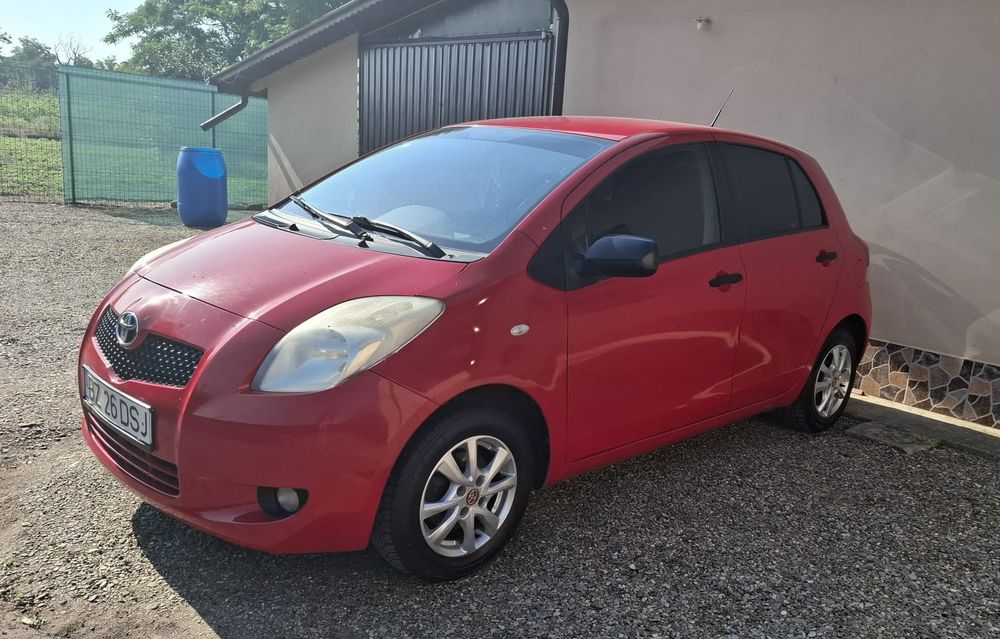 TOYOTA Yaris
