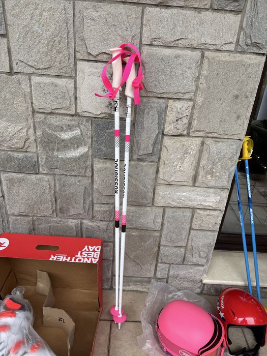 Ски, обувки за ски, каски и щеки