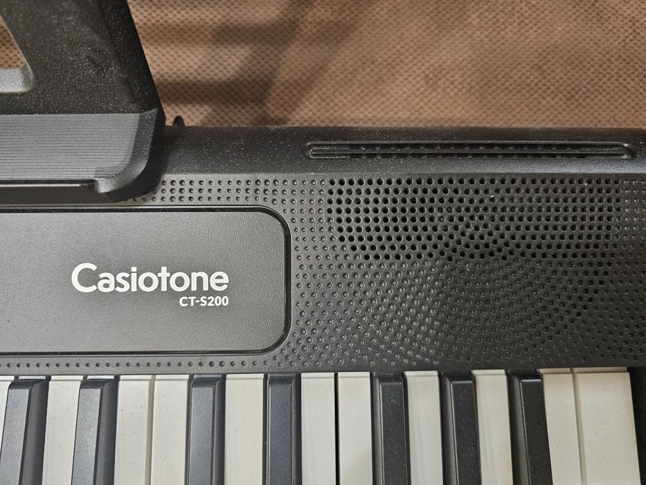 Продавам Casio CT-S200