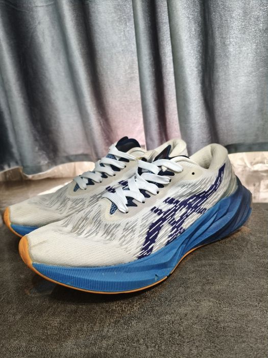 Оригинальные кроссовки Asics Novablast 3