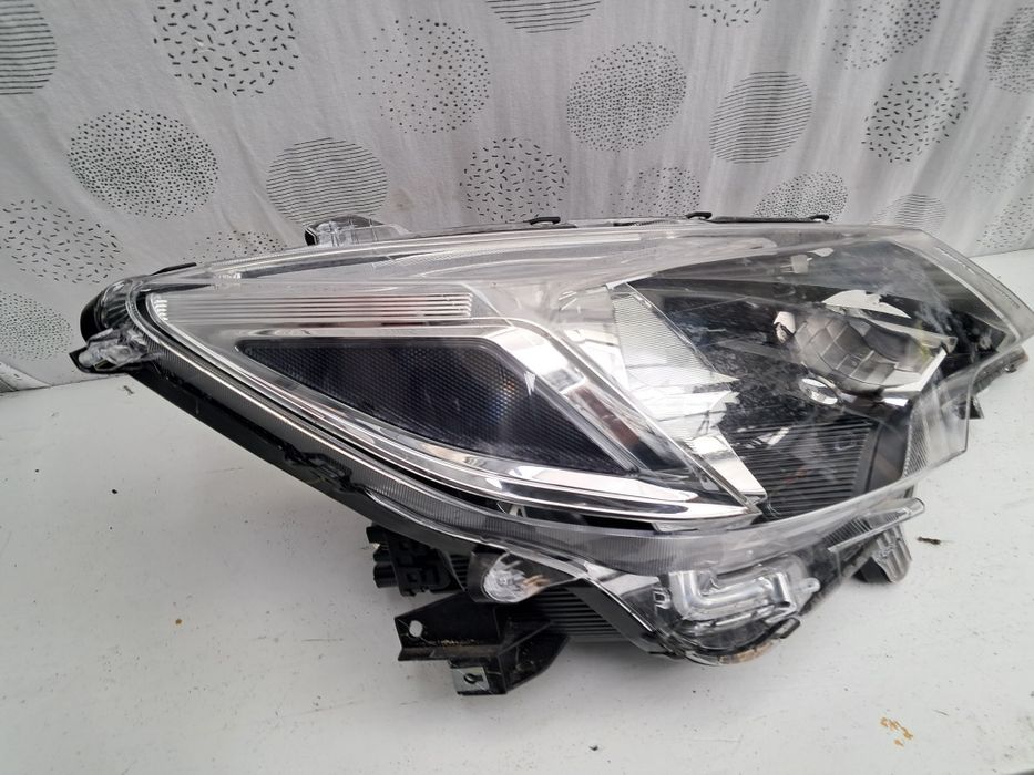 Фар Mitsubishi Spaсe star