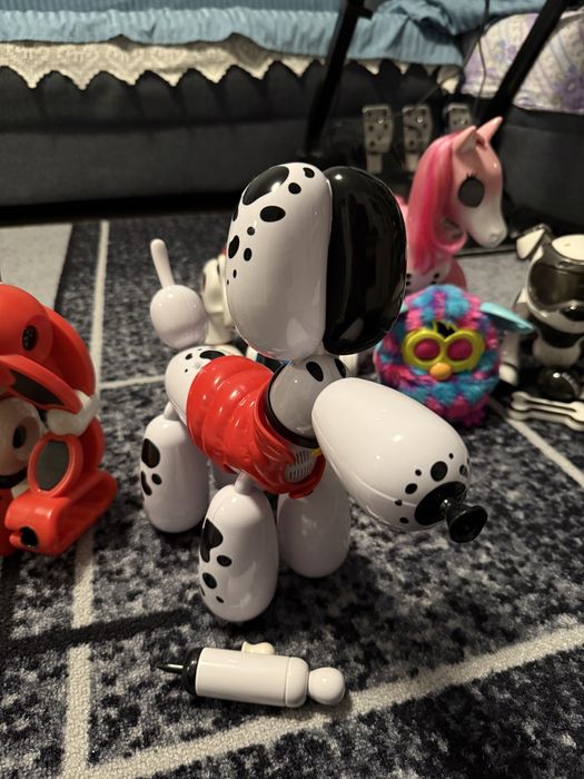 Интерактивни играчки роботи и едно Furby boom