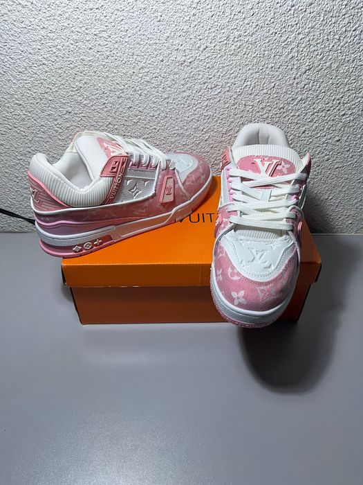 adidasi Louis Vuitton