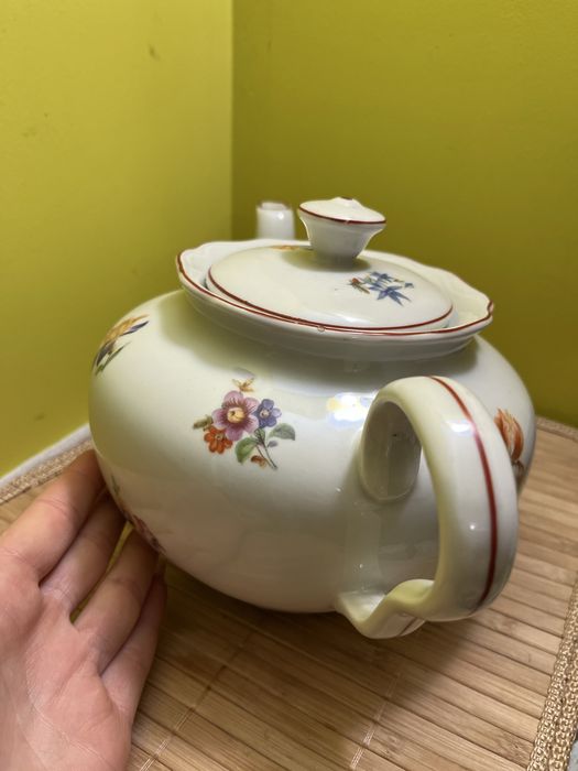 Порцеланов чайник