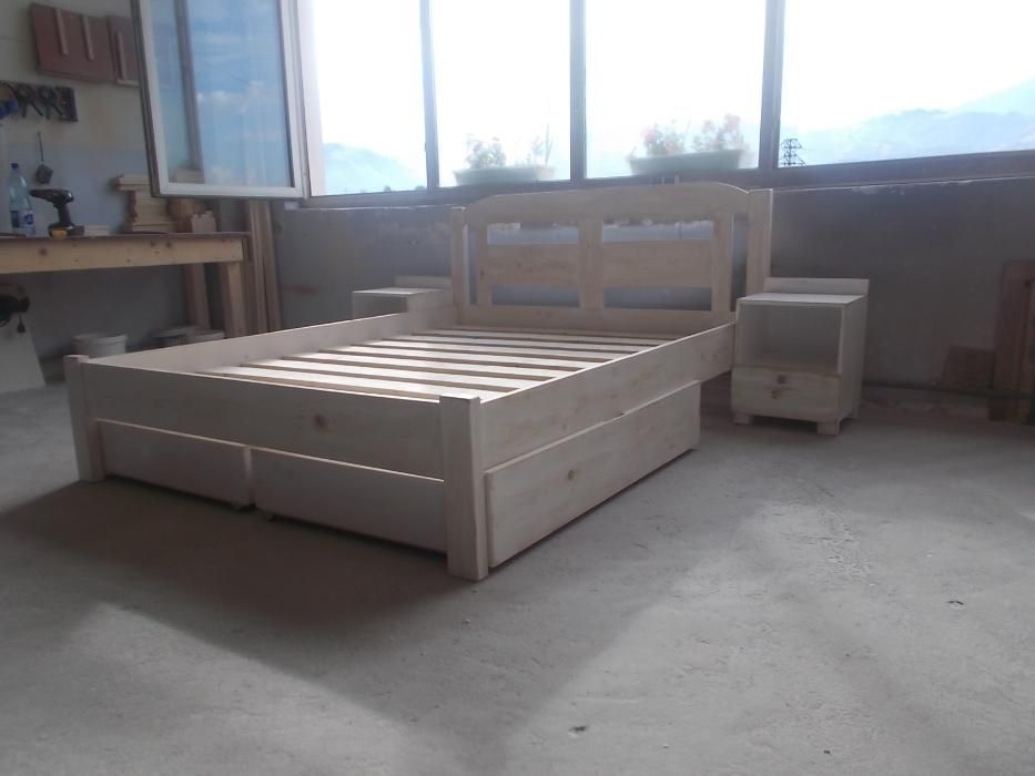 TRANSPORT GRATUIT.Pat matrimonial din lemn masiv antichizat.Cod 209.