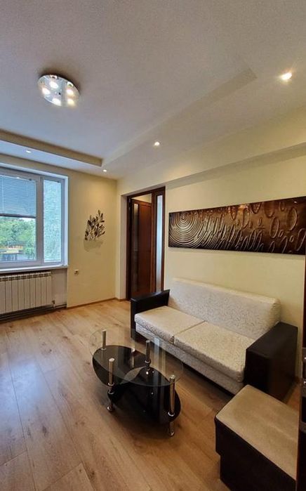 Дава се под наем Четиристаен апартамент в Банкя - 110 кв.м за 860 € - Снимка #1