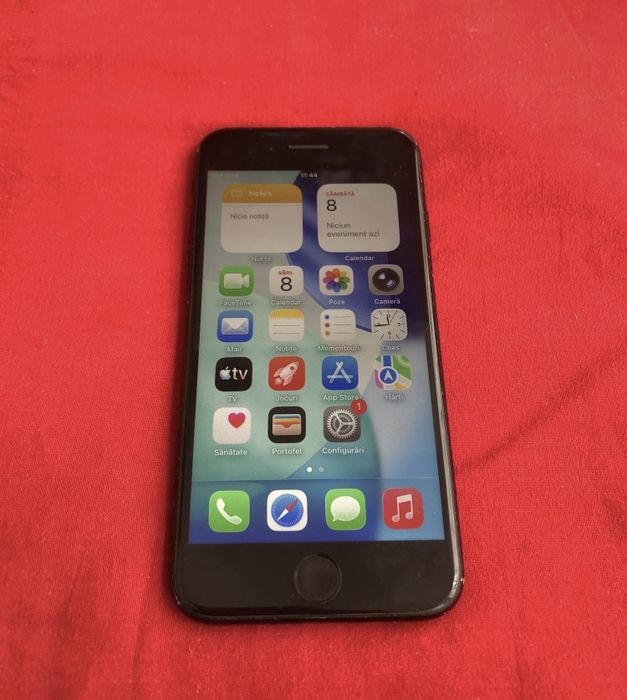 Iphone SE baterie 98% 128.g.b ios 26