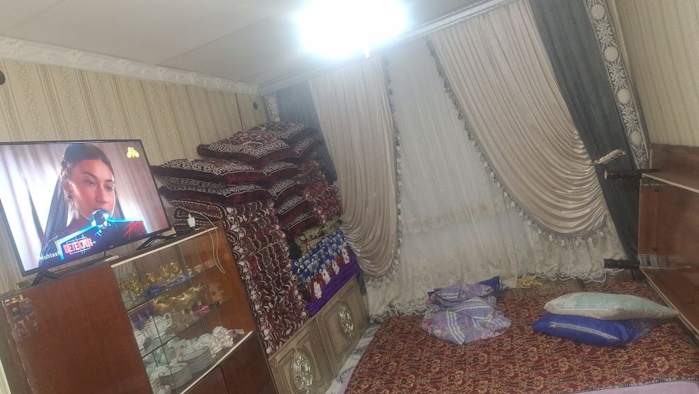 Tashmoreda  Dõm sotiladi 2 etajli  dôm 2etaji  2xona 3xona qlingan