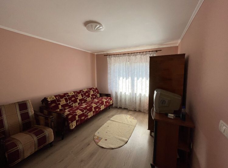 Casă de vânzare sau de închiriat în Focșani.