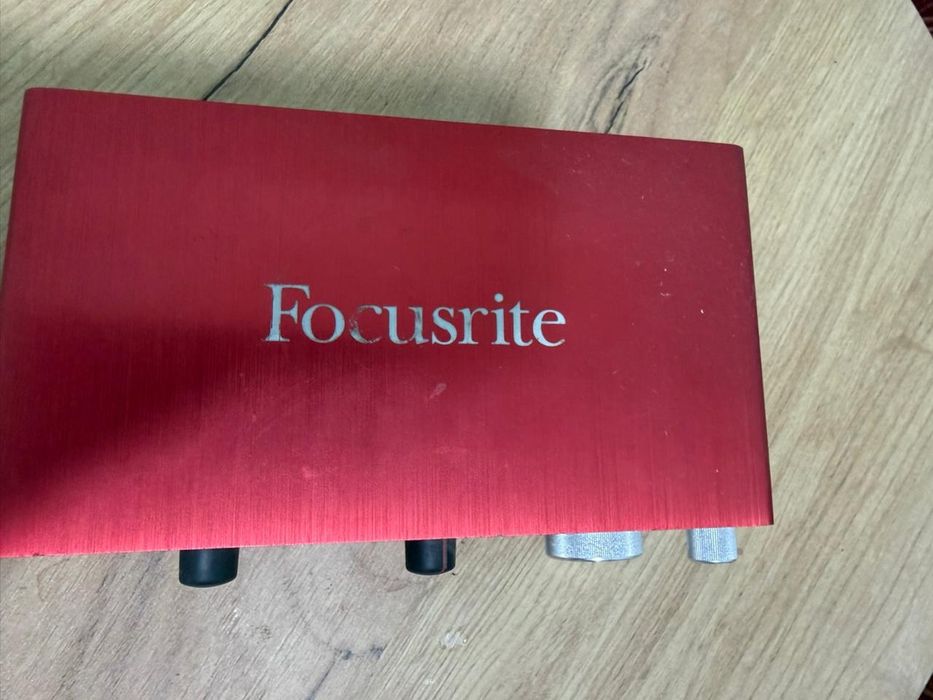 Focusrite scarlet 2i2