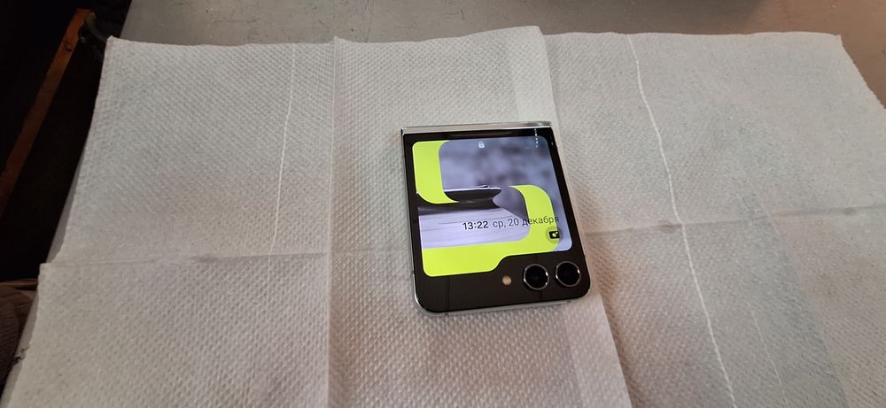 Продам срочно самсунг zfip5