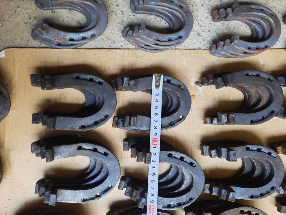 Ковани подкови за коне и магарета