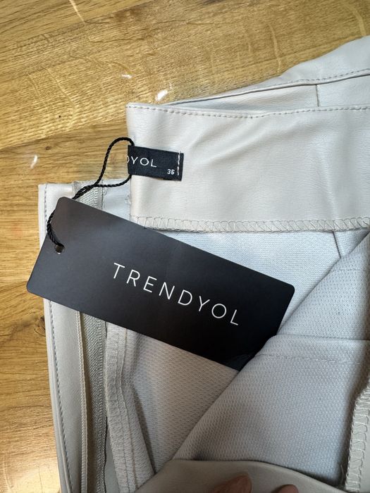 Чисто нов панталон Trendyol