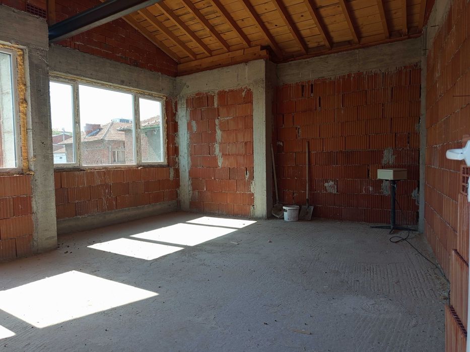 Двуетажна къща с акт 15