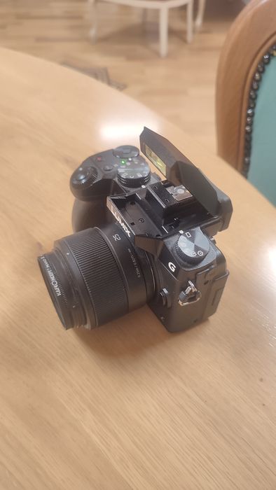 Kit Panasonic Lumix G7 + Obiectiv 25mm + Filtru Antiglare + 4 Baterii + Încărcător + Geantă (Sau schimb cu iPhone 14 Pro)