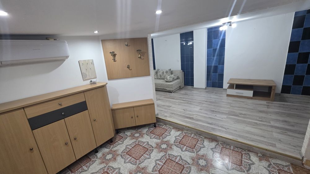 Apartament de închiriat cu 3cameră, bucatarie, hol  și baie
