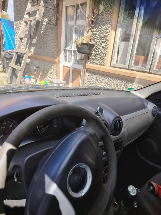 Vând Dacia Logan