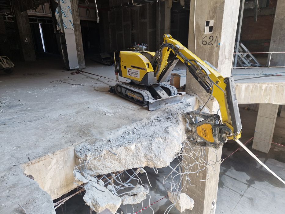 Taiat beton carotat găurit spart piconat demolari profesional