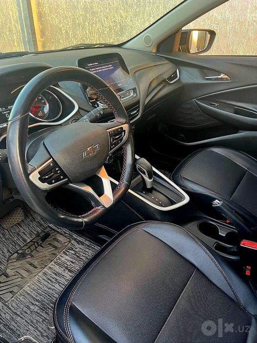 Chevrolet Onix Redline.  (6AT)