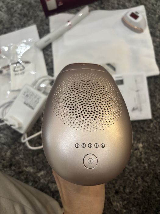 Фотоепилатор Philips Lumea 7000