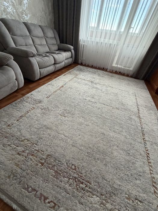 Срочно продам ковер в гостинную