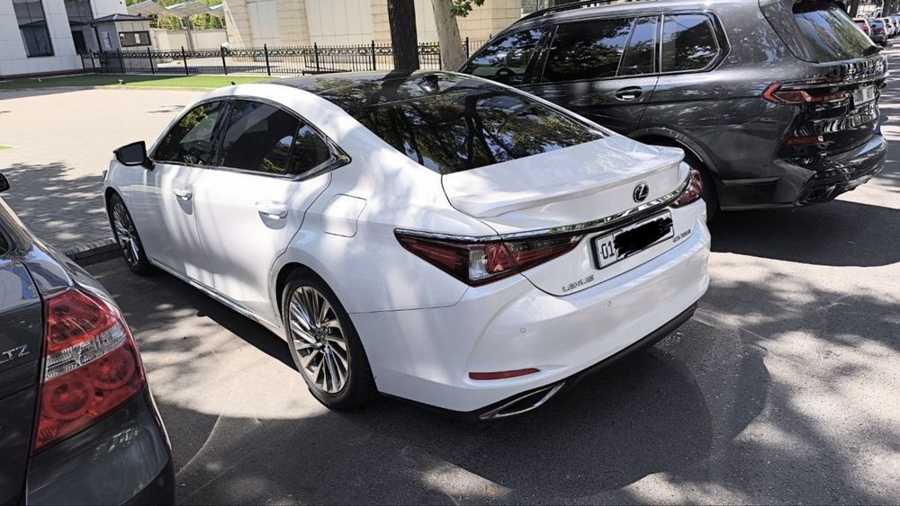 Автомашина Lexus 350