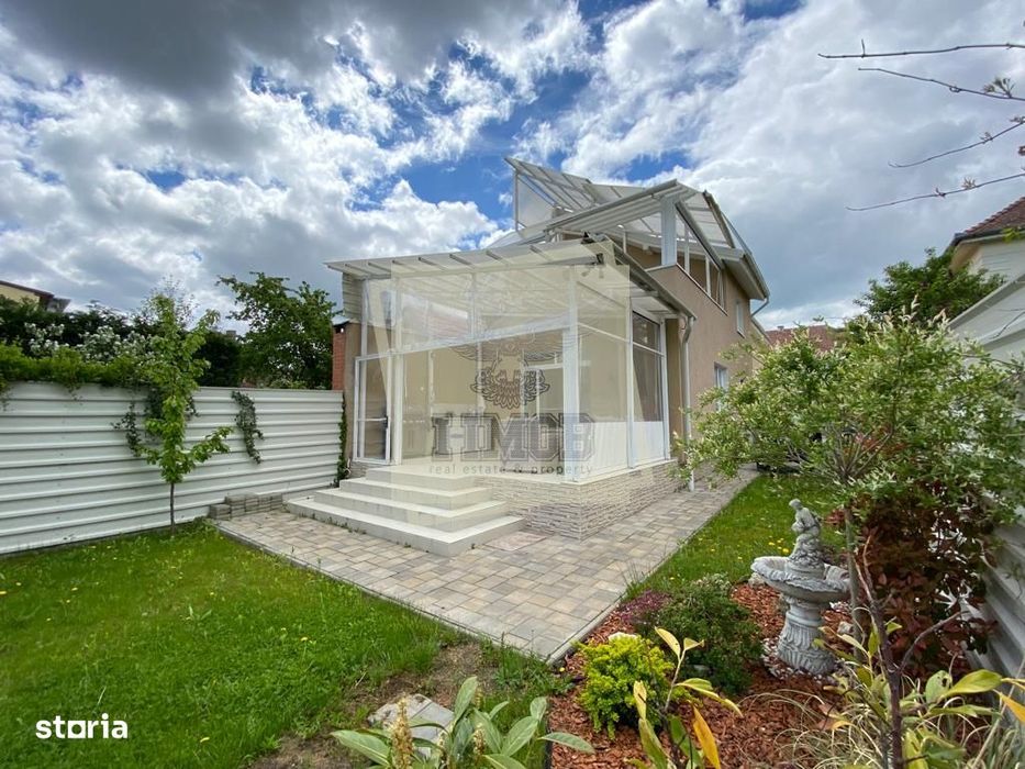 Casa cu 4 camere 3 bai 2 terase si teren 450 mp in zona Parcul Sub Ari