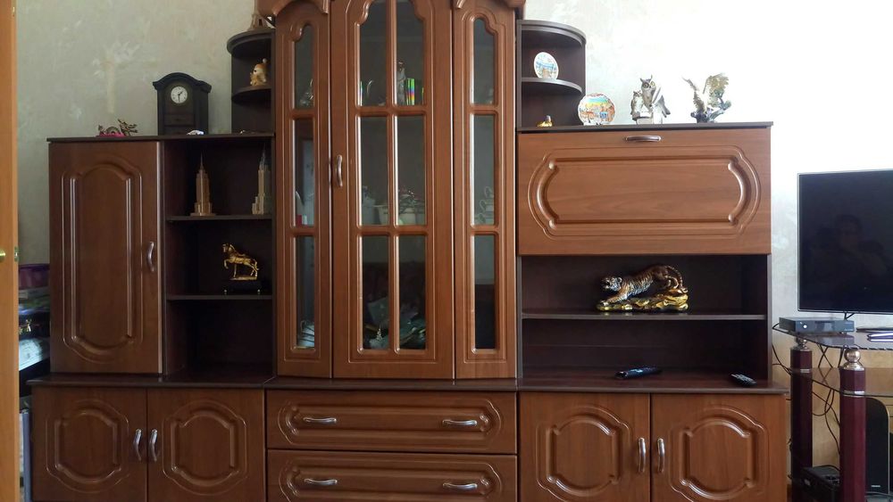 Горка для гостиной комнаты