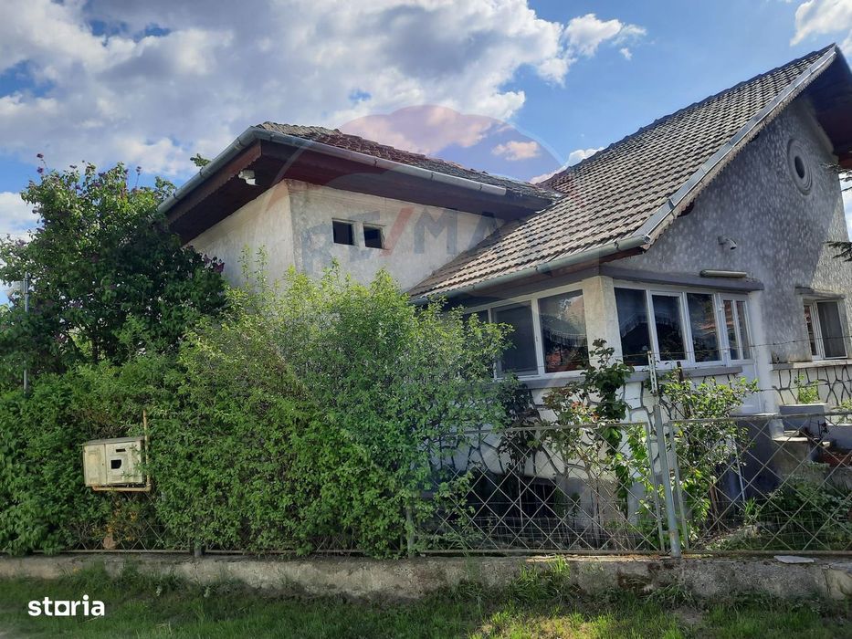 Casă langa Fagaras cu teren de 1836mp si parau in spatele curtii