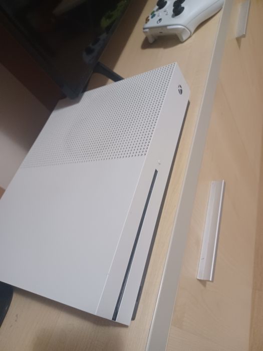 Vând Xbox series s 512 gb