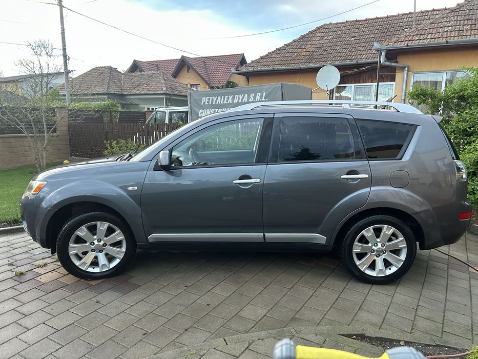 Mitsubishi Outlander 2.0 D 4x4 dotări complete