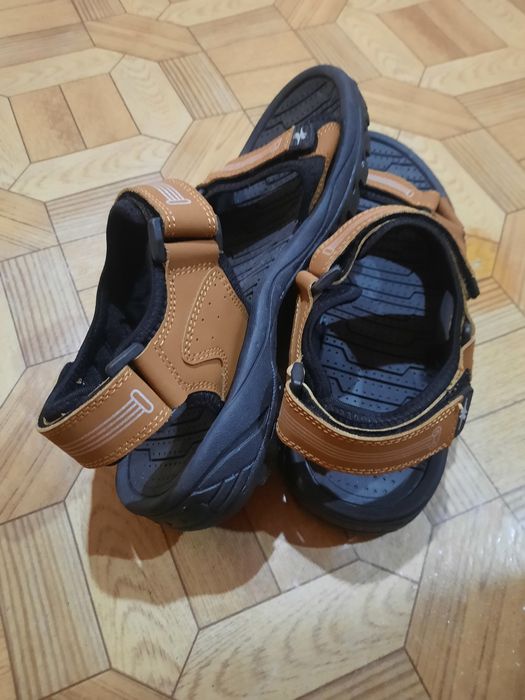 Босоножки новые производства BONA 42 размера