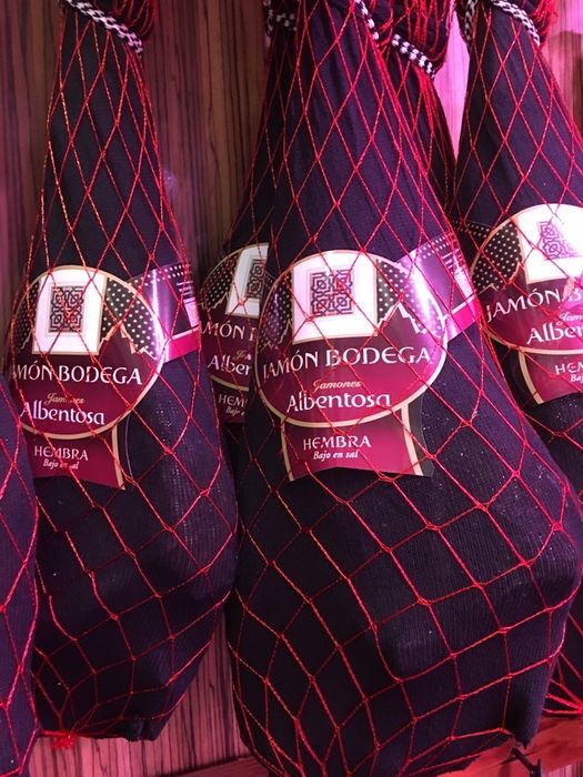 Испански Хамон серано наличен цена за целия бут различни видове