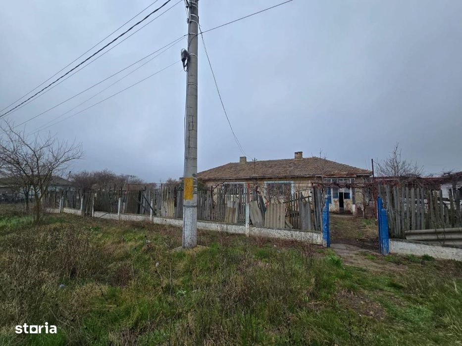 Vand casa in sat Potarnichea