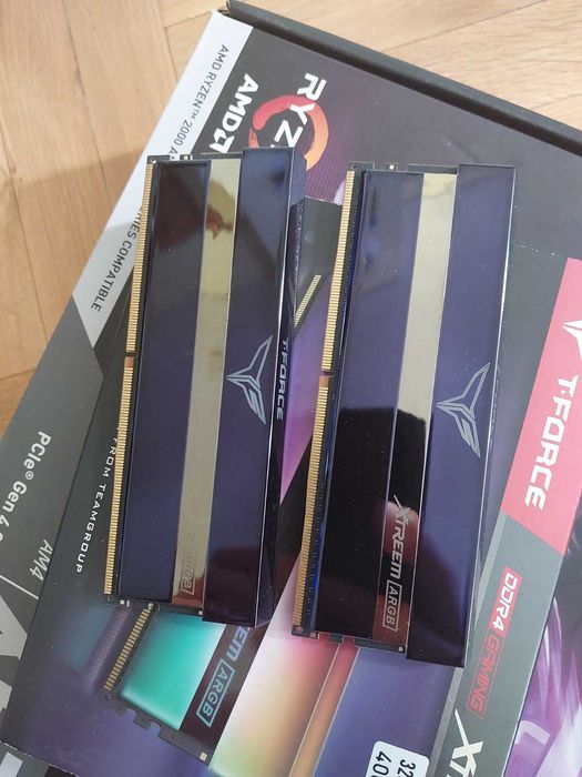 32GB DDR4 4000Mhz - Corsair Dominator Platinium, Corsair Vengance RT, T-Force Xtreme
