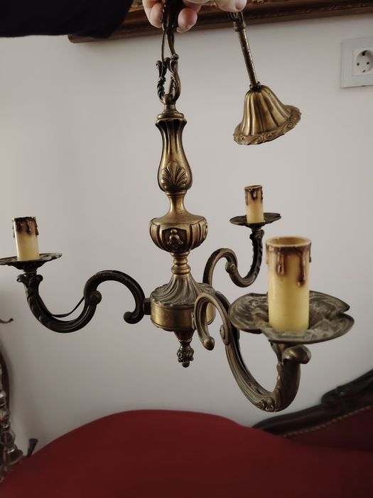 Candelabru antic din bronz masiv cu 3 brațe ,piesa cu o lucrătură de o
