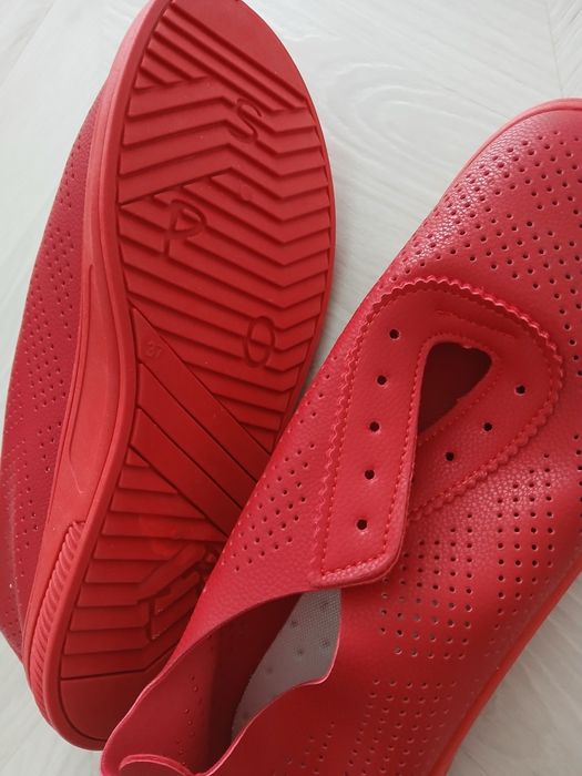 Продам кроссовки в отличном состоянии (новые)