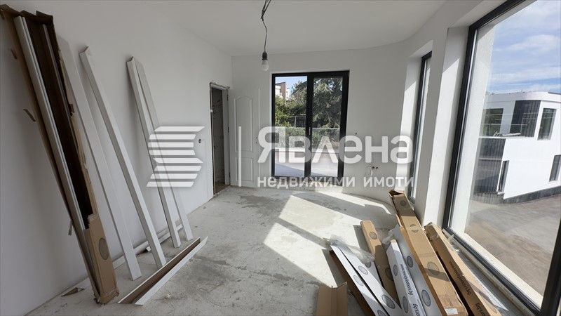 Продава се Тристаен апартамент в Варна, м-т Траката - 135 кв.м за 1956 €/кв.м - Снимка #7