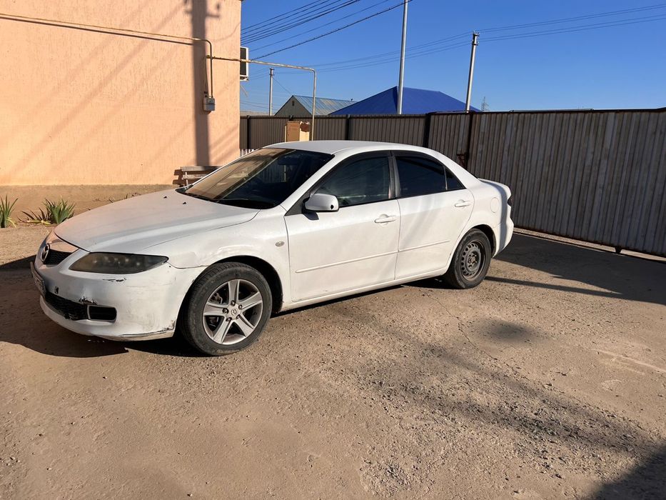 Легковые авто Мазда 2005 года