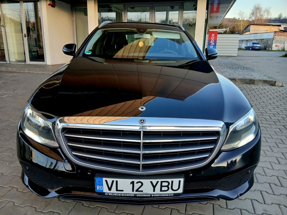 Mercedes-Benz E220 2018 4MATIC AMG Impecabil